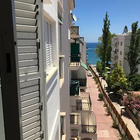 Flat By The Sea *